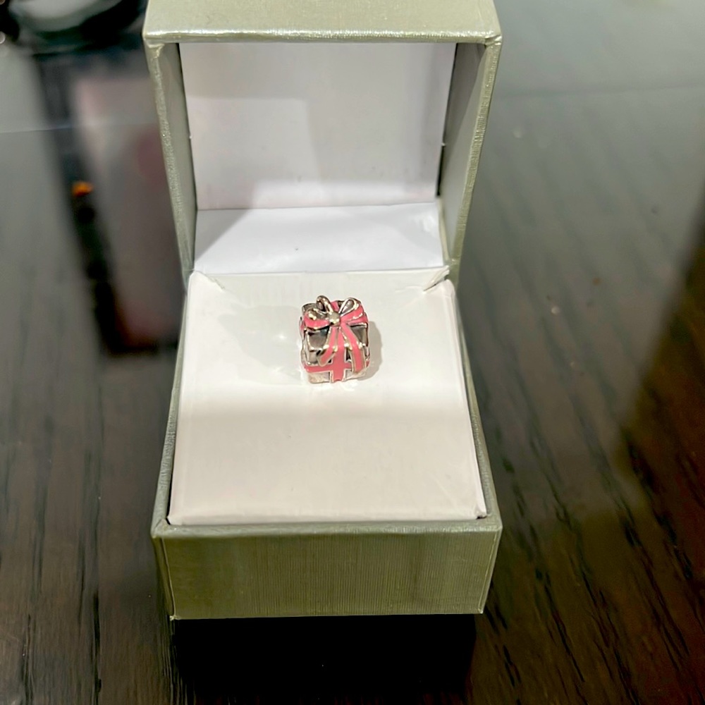 Pandora pink gift box charm